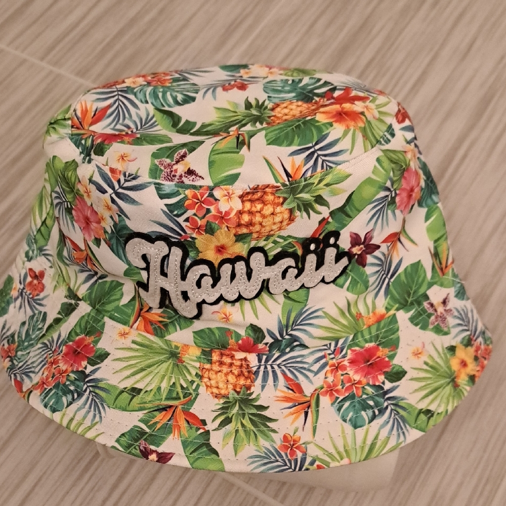 NWOT Hawaii Women's Floral Bucket Hat - Multicolor